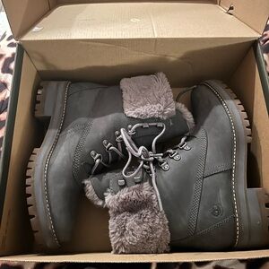 Size 8 Timberland Gray Fur-Lined Boots